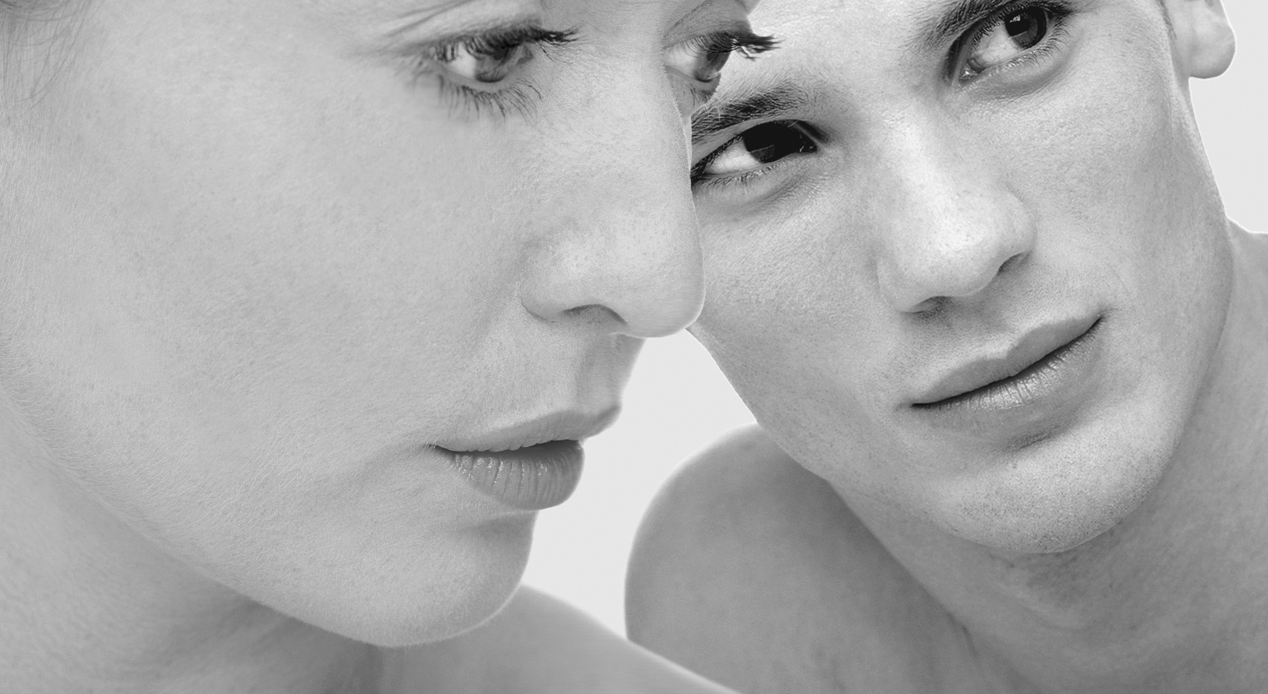 Marlene Dietrich: Nahaufnahme von Gesichtern von einer Frau und einem Mann in schwarz und weiß